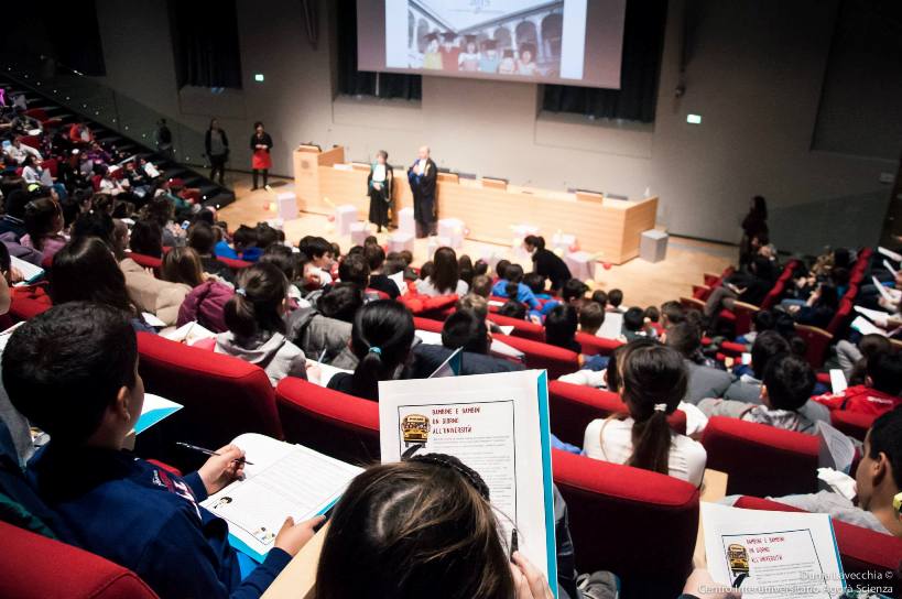 Bambini e Bambine all'Università Bambini e Bambine all'Università