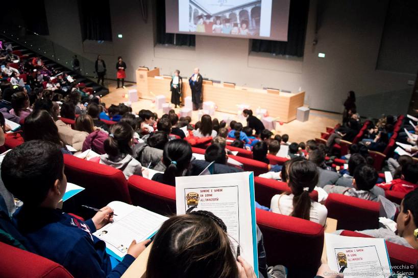 Bambini e Bambine all'Università